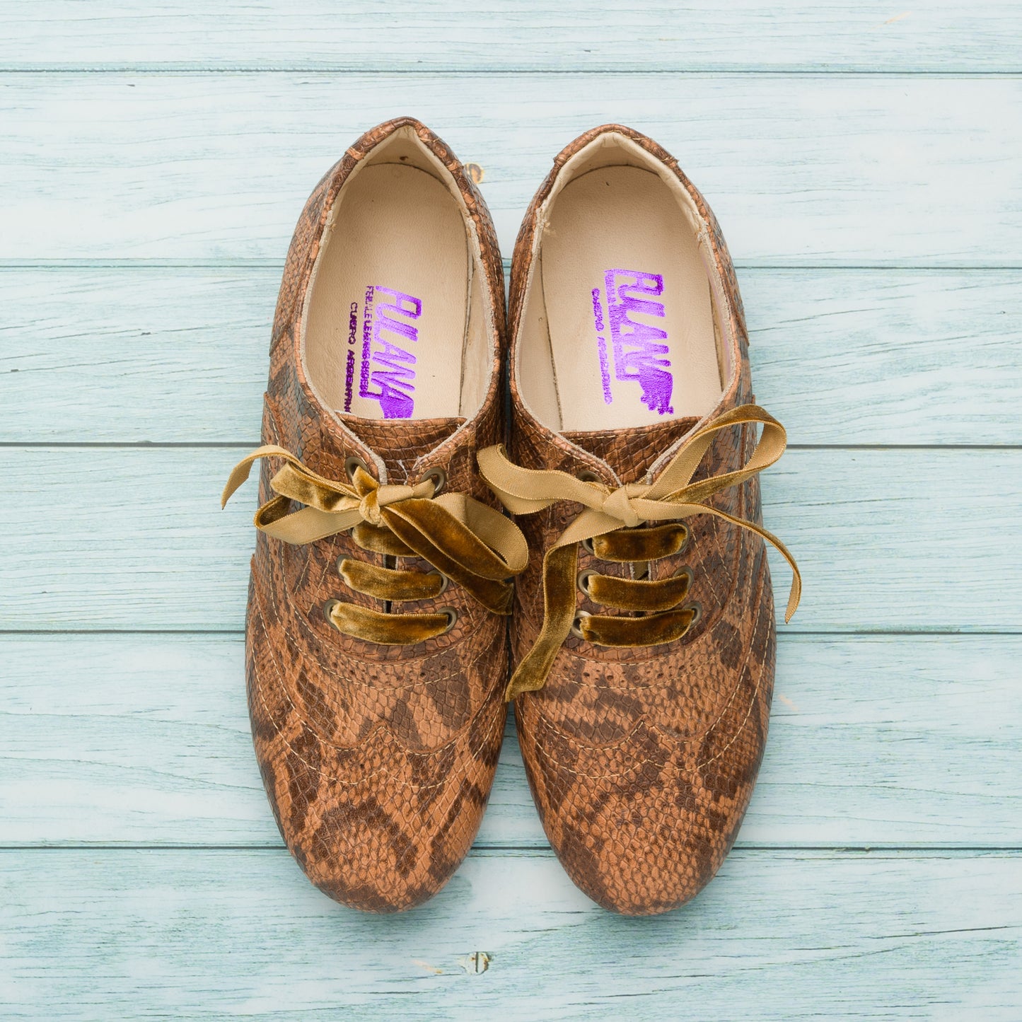 Oxford Curvy Boa Brown