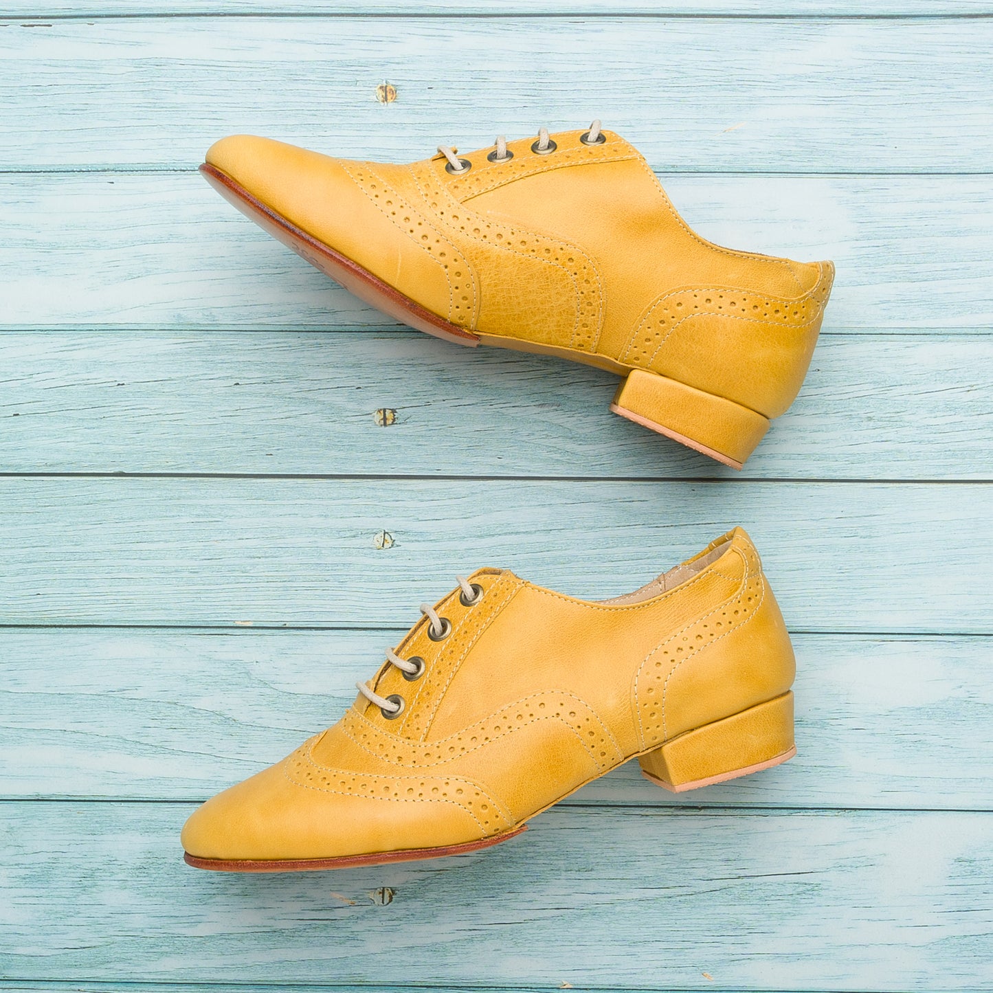 Oxford Curvy Lemon leather