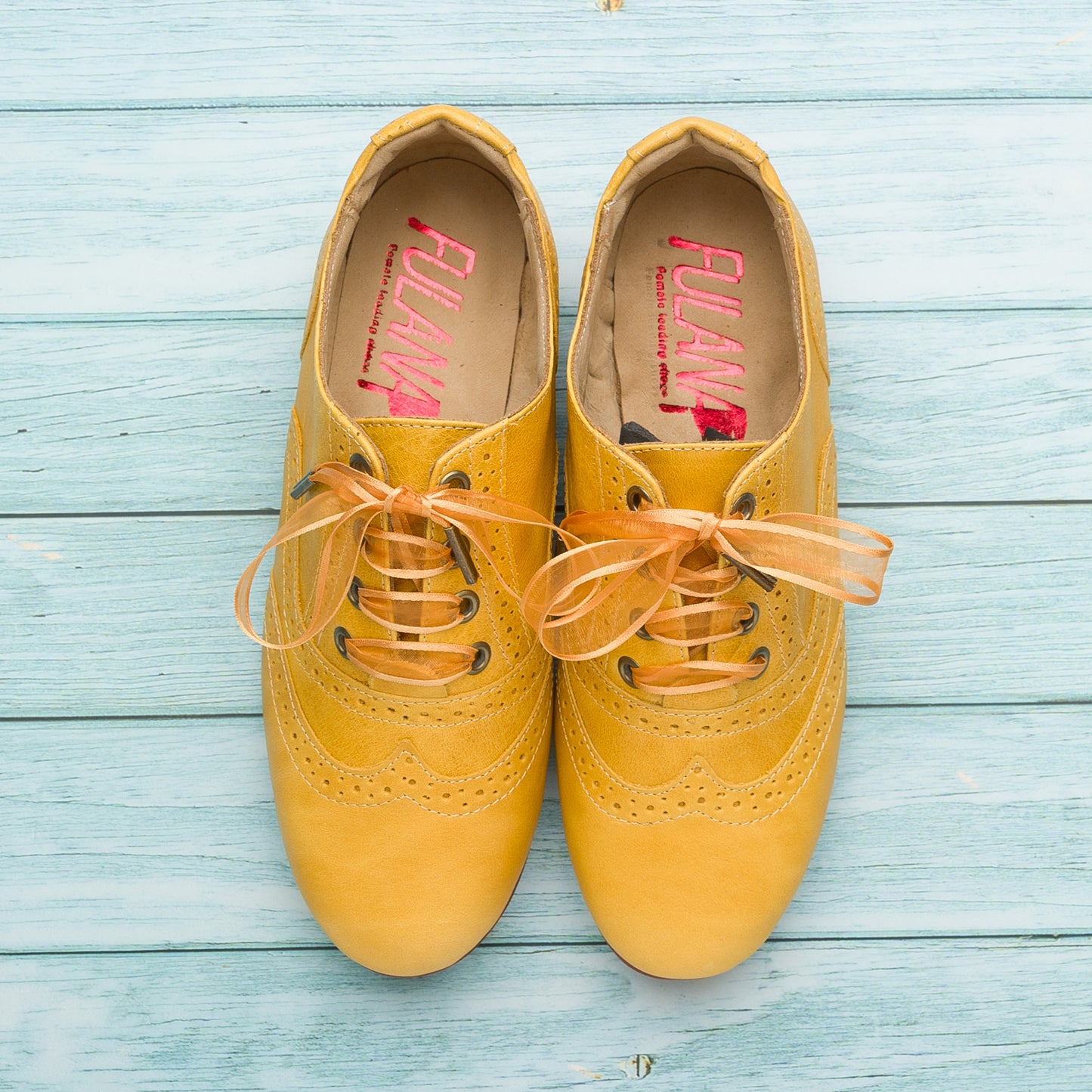 Oxford Curvy Lemon leather