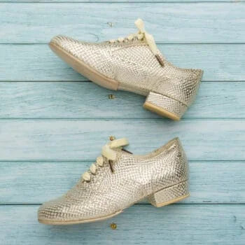 Oxford Curvy-Engraved champagne leather
