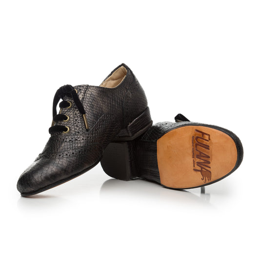 Oxford Curvy-Engraved Black leather